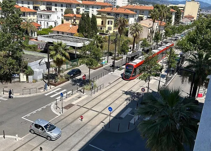 Promenade Des *